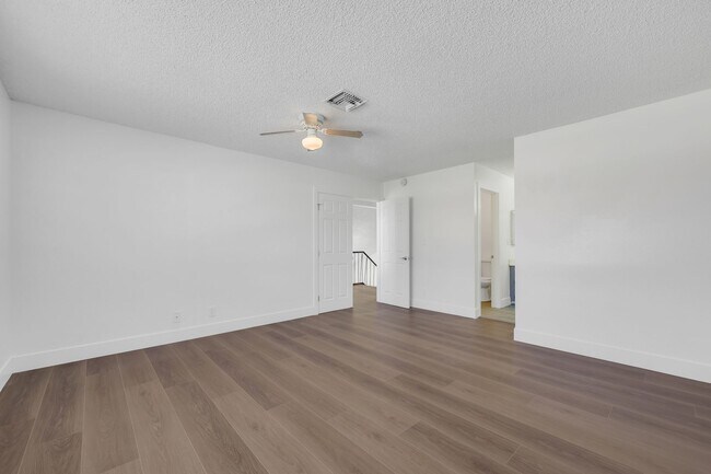 Building Photo - Beautiful home in central location