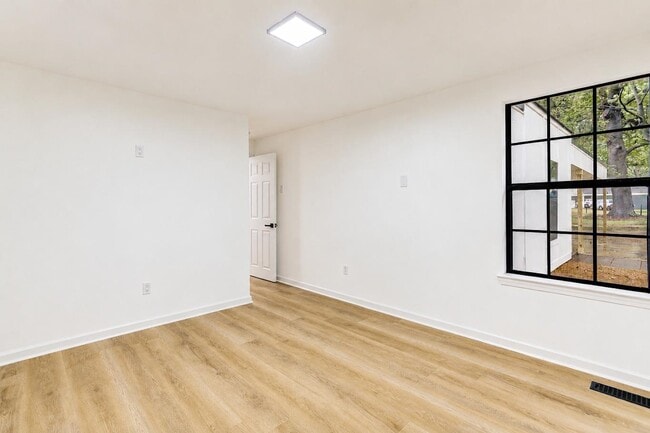 Building Photo - 3116 Domar St