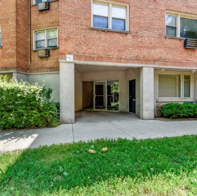 Primary Photo - 7319 N Rogers Ave