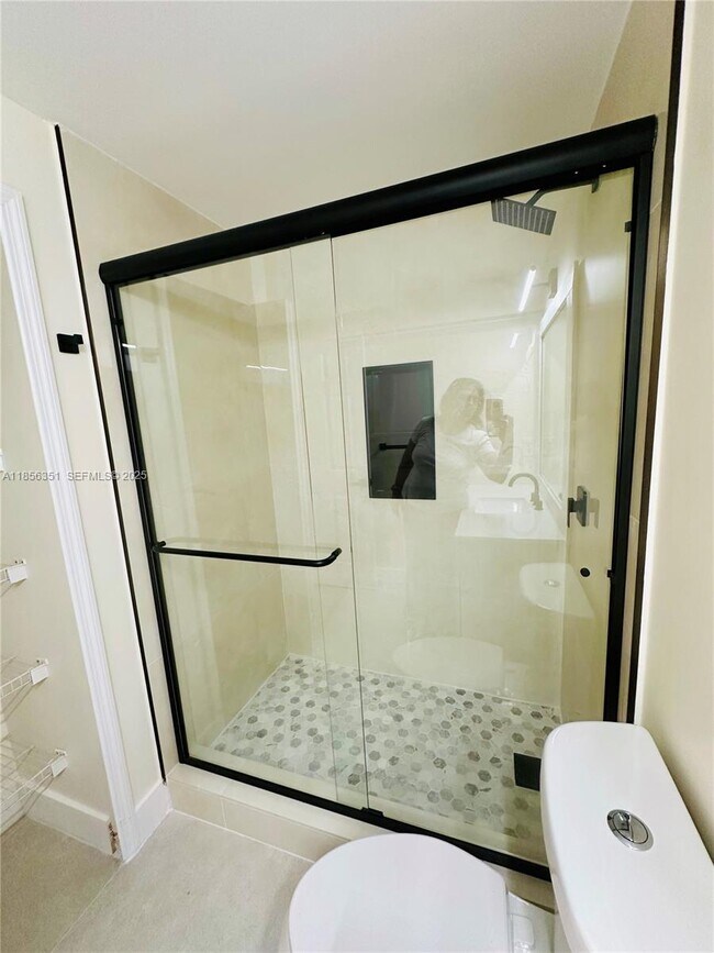 Building Photo - 6630 NW 114th Ave