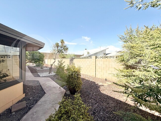 Building Photo - 4405 S Newberry Rd
