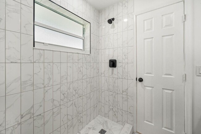Building Photo - 908 Hibiscus Dr