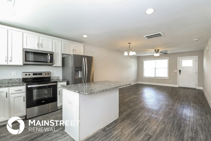 Building Photo - 714 E Georgia Ave