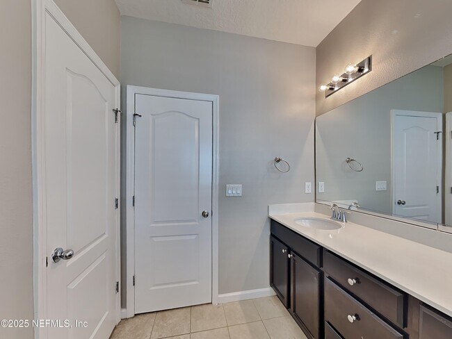 Building Photo - 164 Bloomfield Wy