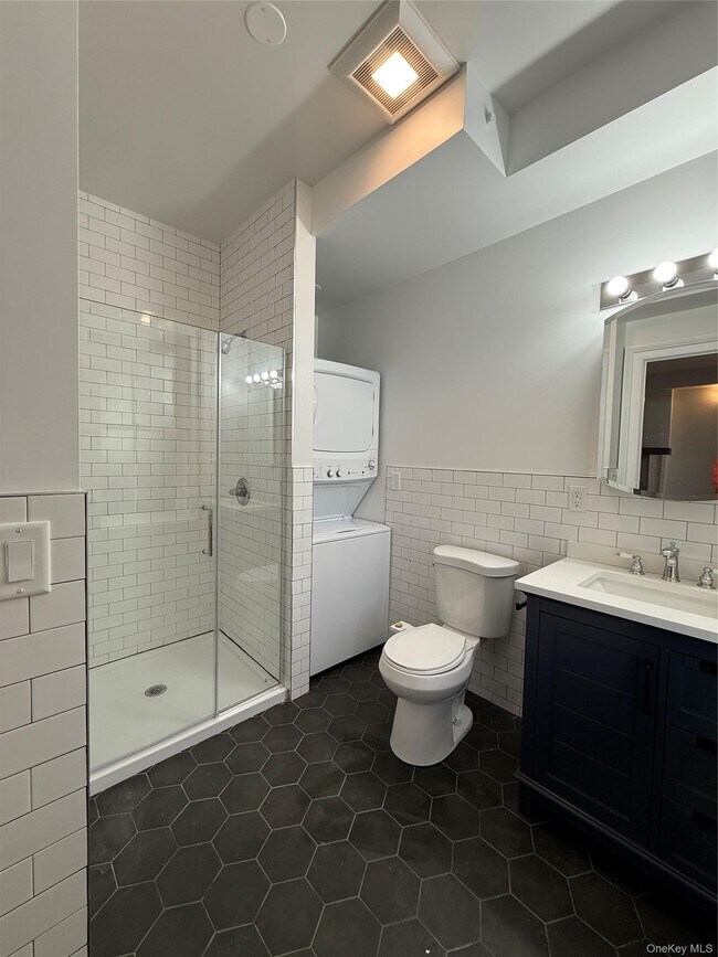 Building Photo - 194 Lander St