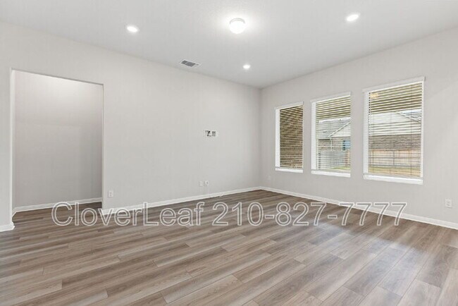 Building Photo - 200 Swinging H Ln