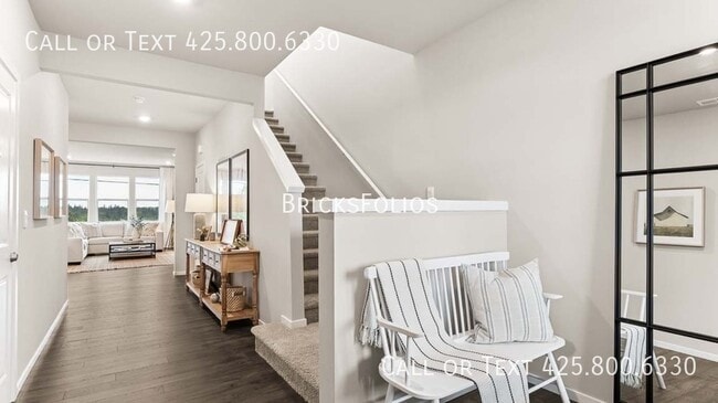 Building Photo - 4004 Hyde Lp NE