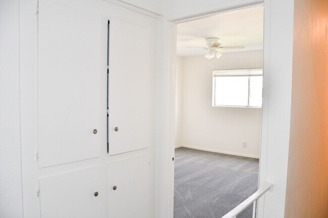 Building Photo - 733 S Fondren St