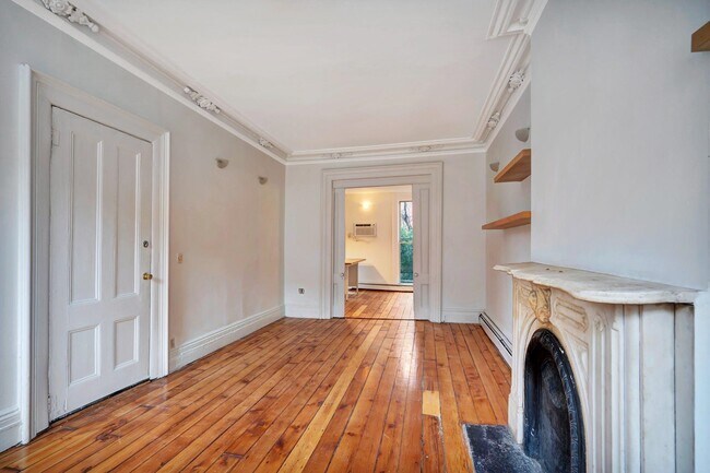 Building Photo - 520 Manila Ave