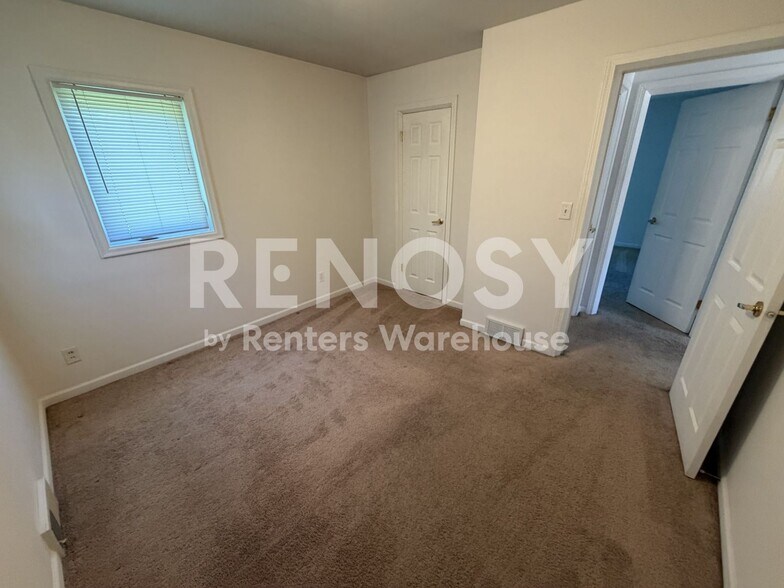 Building Photo - 2907 Knollwood Dr SE