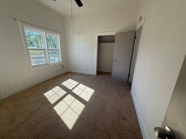 Building Photo - 105 S Magnolia St