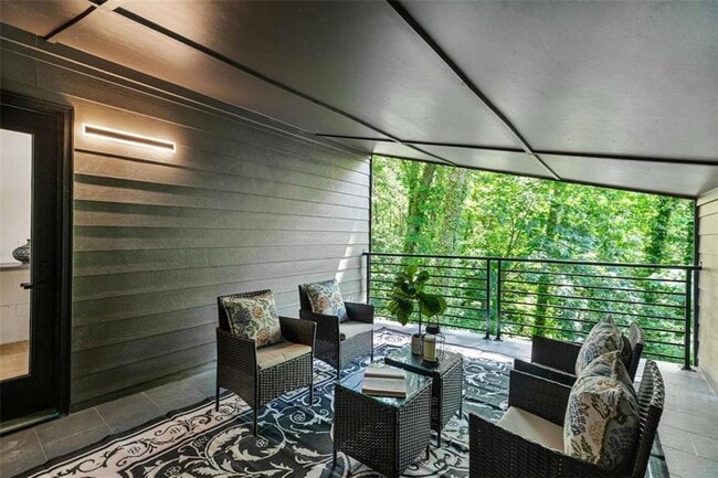 Building Photo - 977 Fleetwood Cir SW