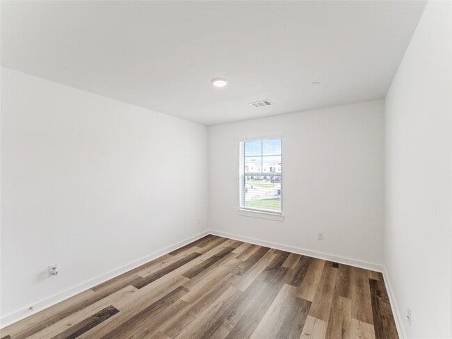 Building Photo - 2230 Memory Oaks Dr
