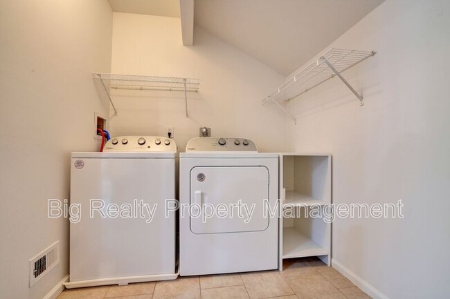 Building Photo - 1732 Rosewood Ct