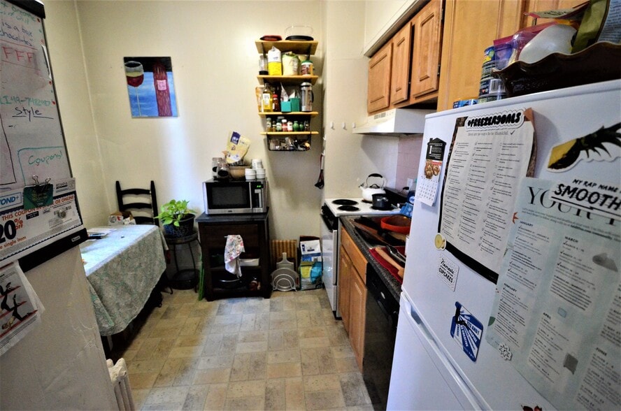 Building Photo - 589 Beacon St