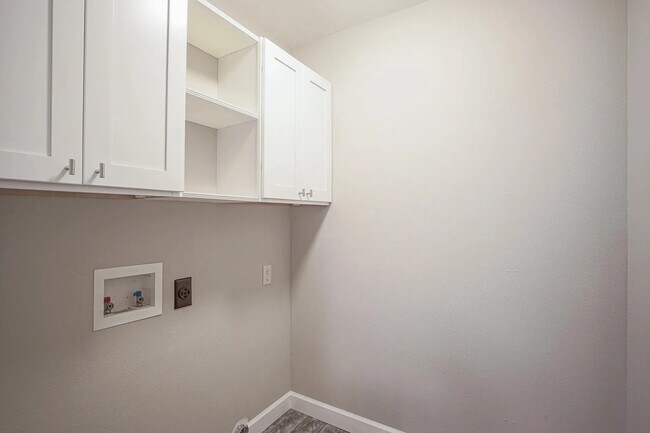 Building Photo - 224 Twin Lakes Ln