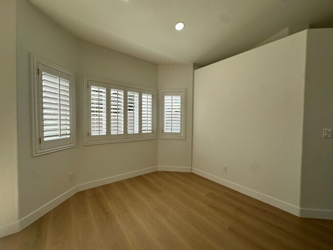 Building Photo - Beautiful Single Story Las Vegas Home For Rent.