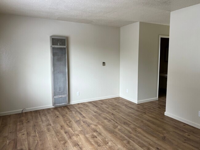 Building Photo - 379-312 12th St