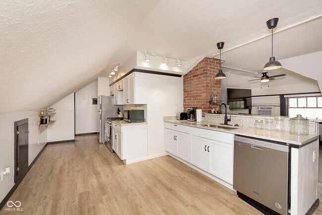 Building Photo - 1428 N Park Ave