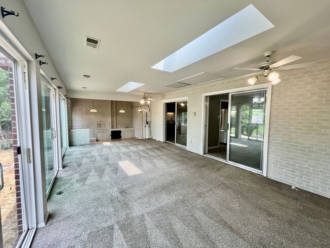 Building Photo - ** Move in Special** 3 bed 2 bath Ranch w/...