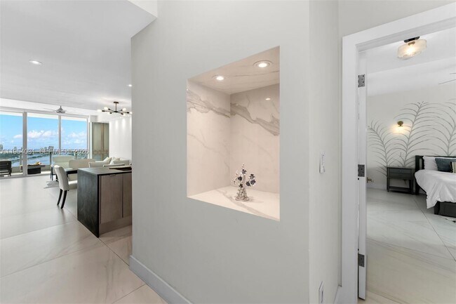 Building Photo - 900 Biscayne Blvd