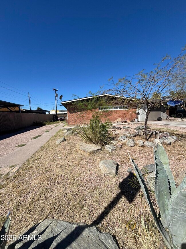 Building Photo - 9406 N 5th Ave