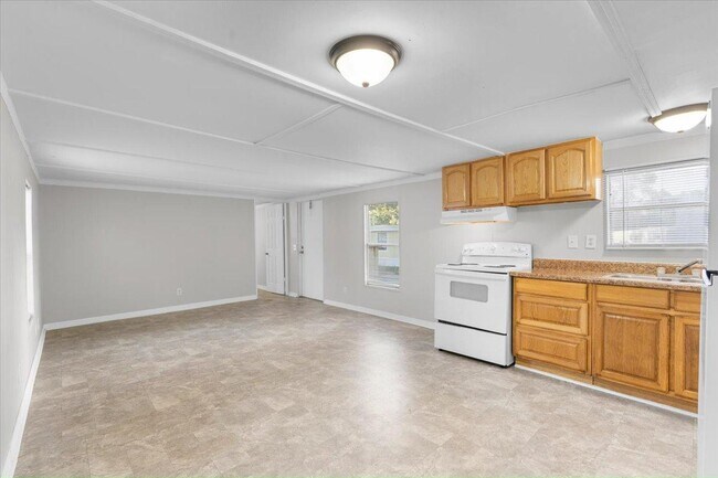 Building Photo - 10166 103rd St