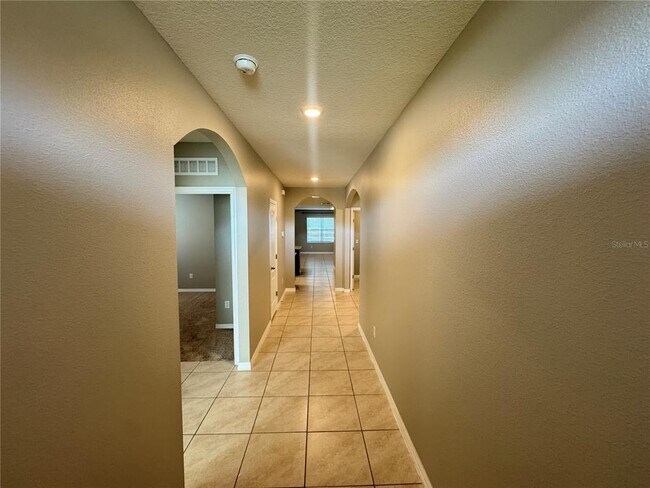Building Photo - 404 Tanglewood Dr