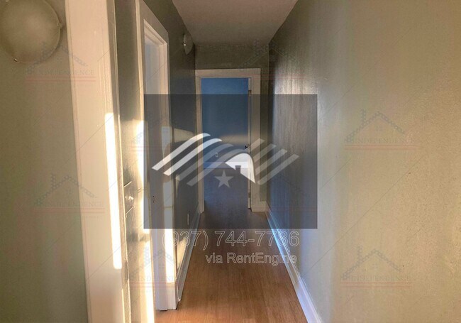 Building Photo - 419 Alberta St