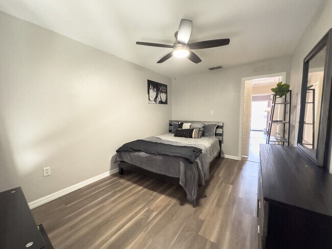 Building Photo - Somerset Village #1680