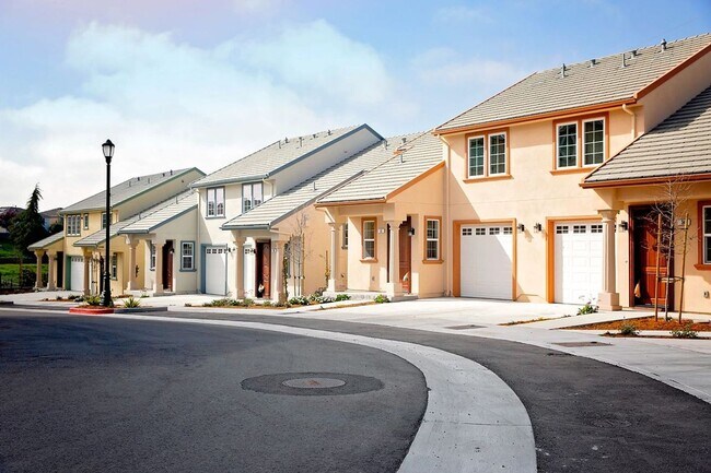 Building Photo - 45 Blackbird Cir