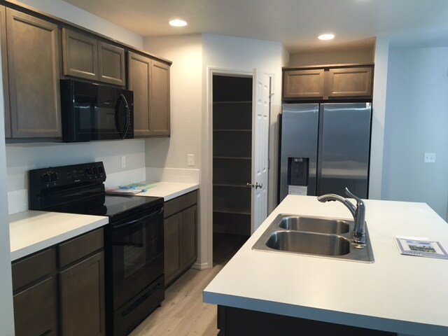 Building Photo - 8349 E Dutchman St