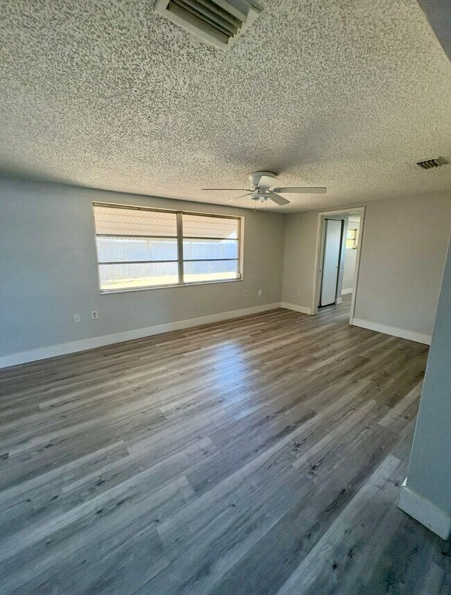 Building Photo - 3606 Blackhawk Dr