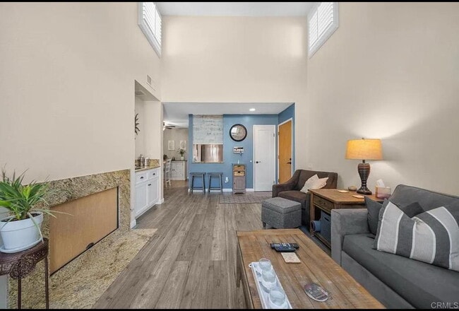 Building Photo - "Charming 1-Bedroom Apartment with Hardwoo...
