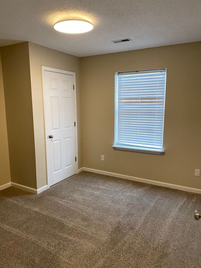 Building Photo - Updated Brick Ranch