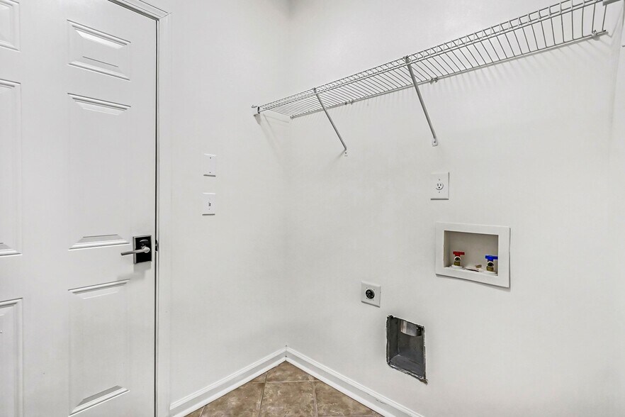 Building Photo - 1645 Caswell Pky