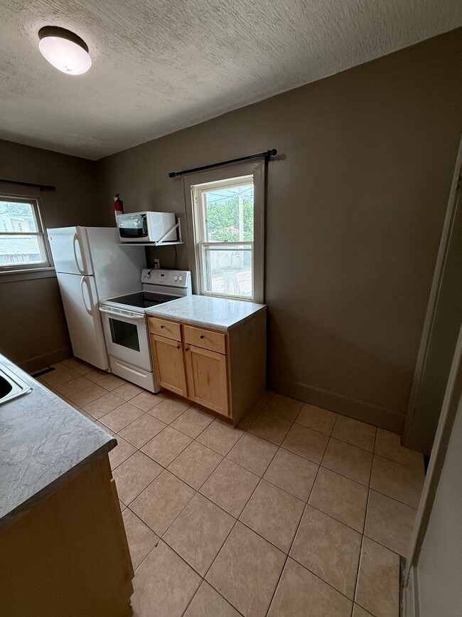 Building Photo - Charming 2-Bedroom Home with Spacious Backyard and 2-Car Garage