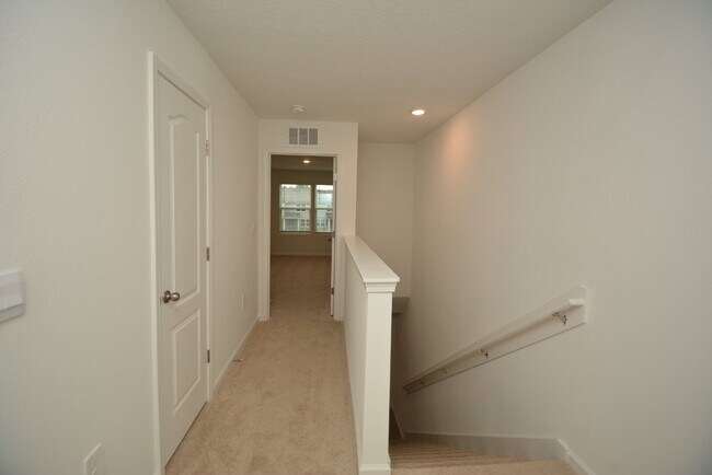 Building Photo - 344 Redbud Rd