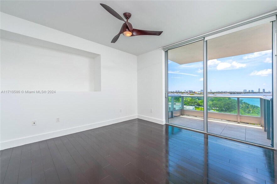 Building Photo - 900 Biscayne
