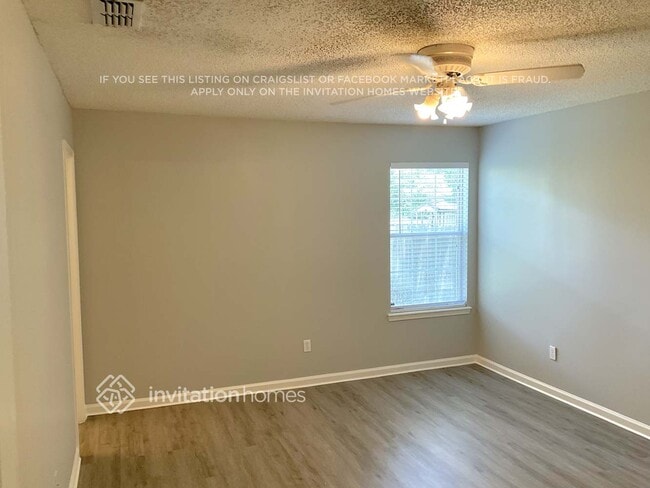 Building Photo - 7811 Enderby Ave E