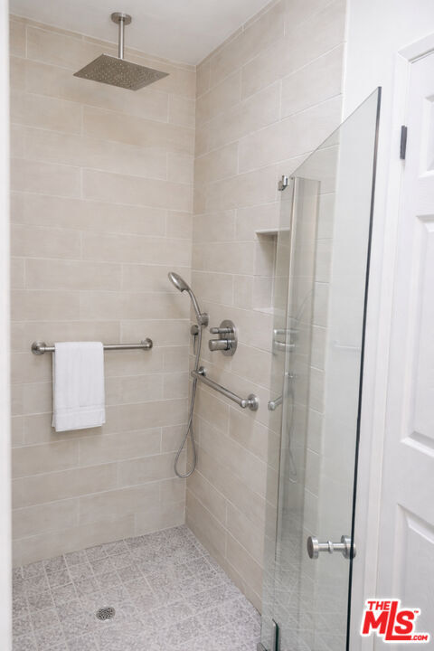 Building Photo - 1242 S Barrington Ave