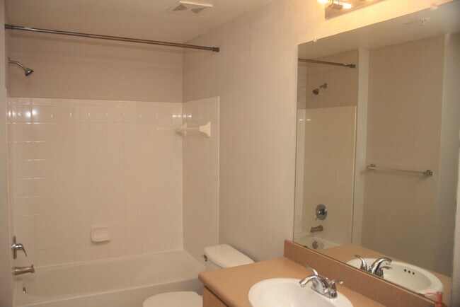 Building Photo - Spacious 2 Bedroom 2 Bath Ocoee Condo