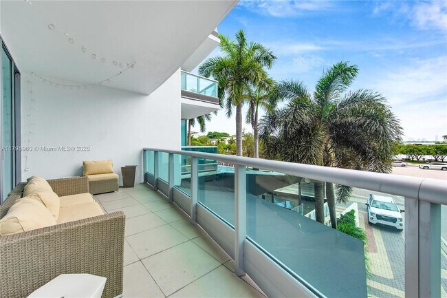 Building Photo - 900 Biscayne Blvd
