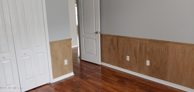 Building Photo - 916 Hyannis Port Dr