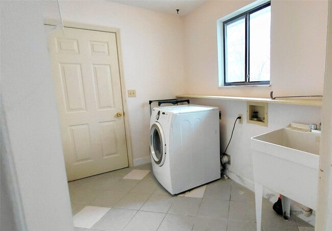 Building Photo - 961 Villa Gran Way