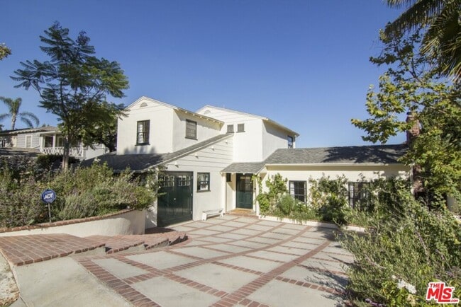 Building Photo - 2150 Moreno Dr