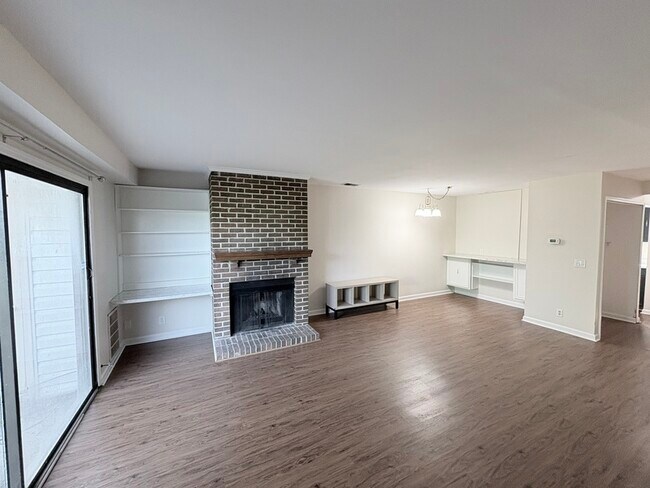 Building Photo - 240 Jamil Rd