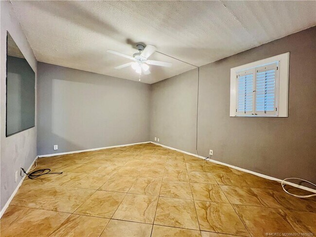 Building Photo - 11000 S Ocean Dr
