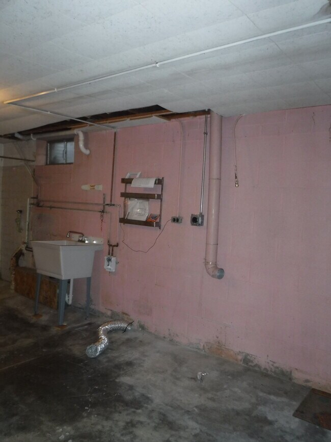 Building Photo - 906 Cook Rd