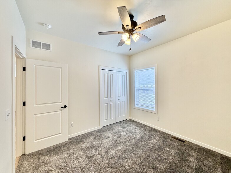 Building Photo - 3018 Mineral Point Ave